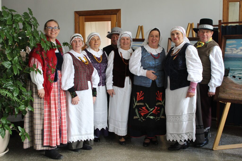 SAMYLŲ SENOLIAI suskambėjo II-jame folkloro festivalyje KAD PRAVIENA TEKĖTŲ Pravieniškėse!