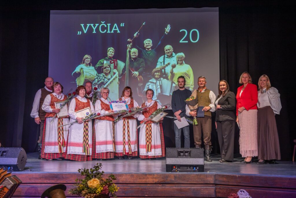 Rokų kapelai 20 metų